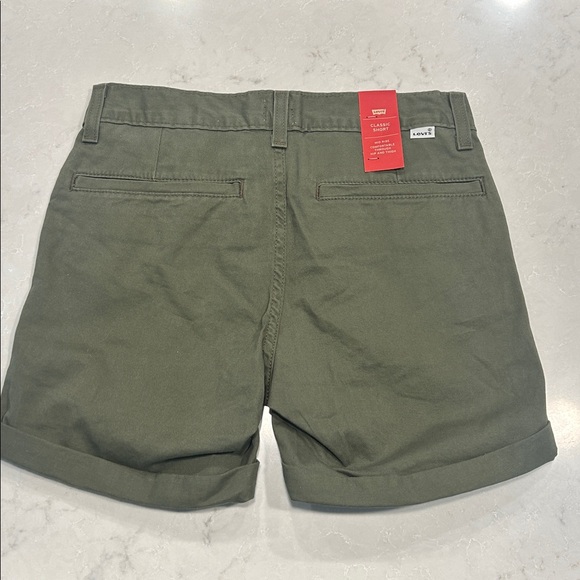 NWT Levi's Women's Olive Green Classic Shorts Cuffed Size 24 /00 - Picture 2 of 6
